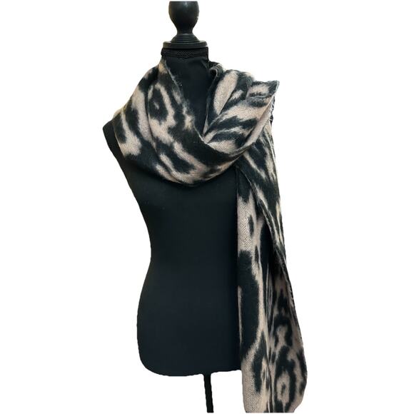 Betsey Johnson Blush Cozy Critter Muffler Scarf NWT - Picture 1 of 5